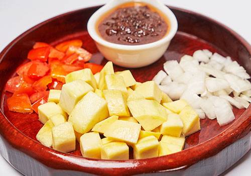 Ensaladang Mangga with kamatis & Sibuyas